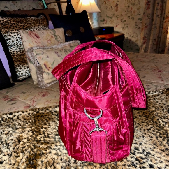 Lug Caboose Carry All Bag NWT'S Cranberry Red - Picture 3 of 16